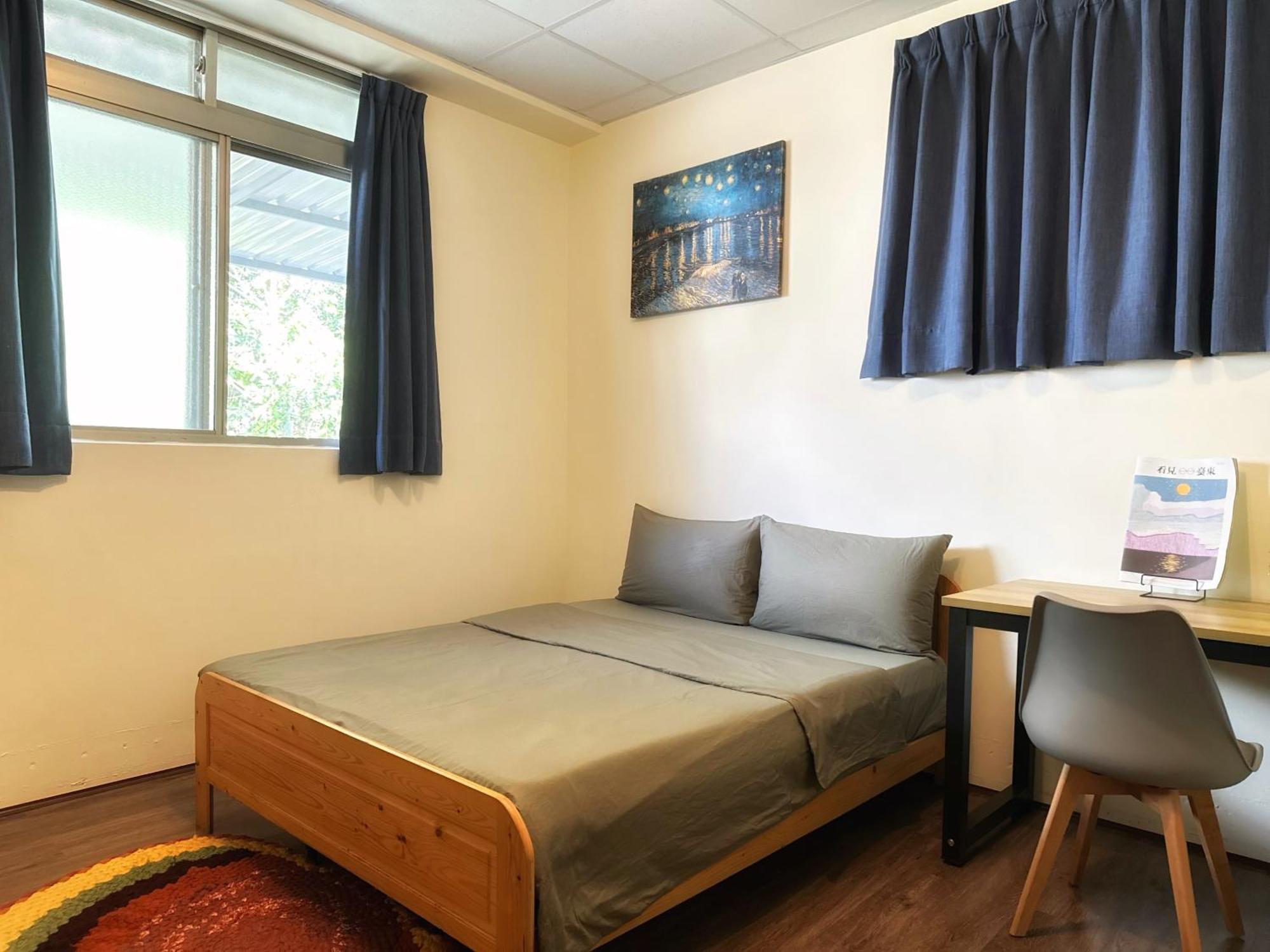 Dulan The Travel Bug Bistro Inn Donghe Exterior photo