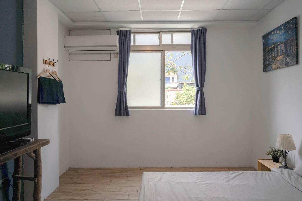 Dulan The Travel Bug Bistro Inn Donghe Exterior photo