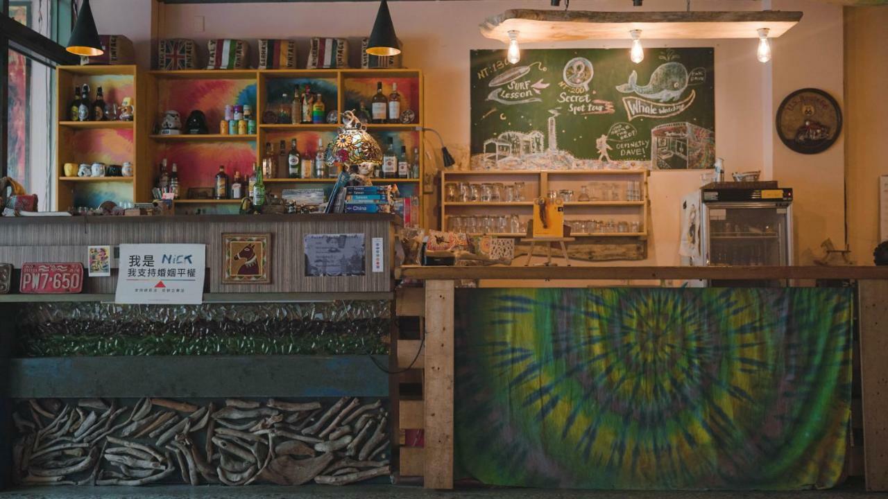 Dulan The Travel Bug Bistro Inn Donghe Exterior photo