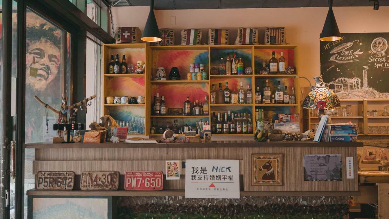 Dulan The Travel Bug Bistro Inn Donghe Exterior photo