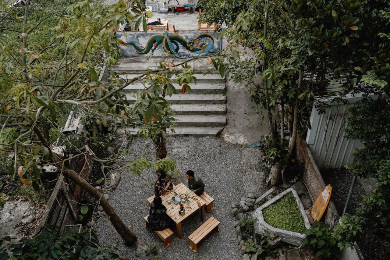 Dulan The Travel Bug Bistro Inn Donghe Exterior photo